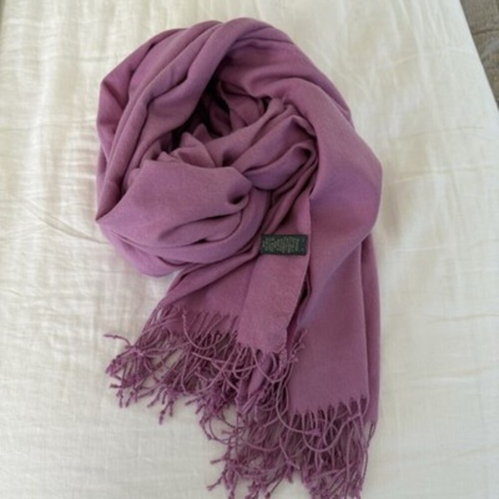 CLOSET CLOSING- MAKE AN OFFER: Banana Republic Mauve Purple Fringe Scarf Wrap